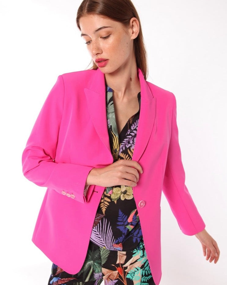 Fuchsia crepe blazer with fabulous stitching detail on the lapel. Love the fun lining material. Vilgallo.